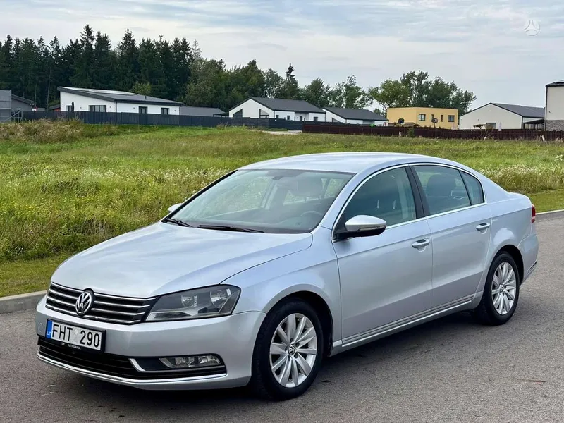 Volkswagen Passat - 1