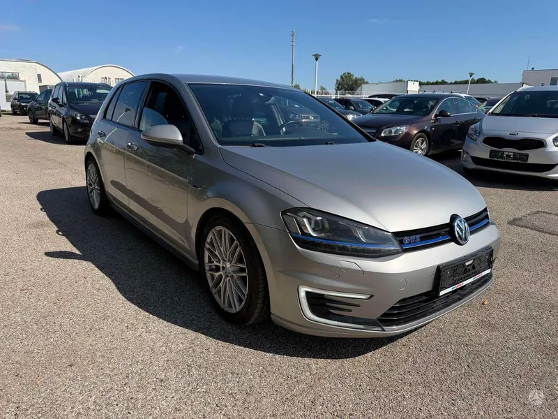 Volkswagen Golf - 1