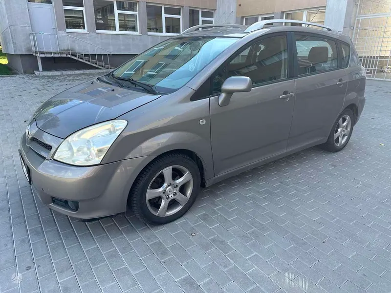 Toyota Corolla Verso - 1