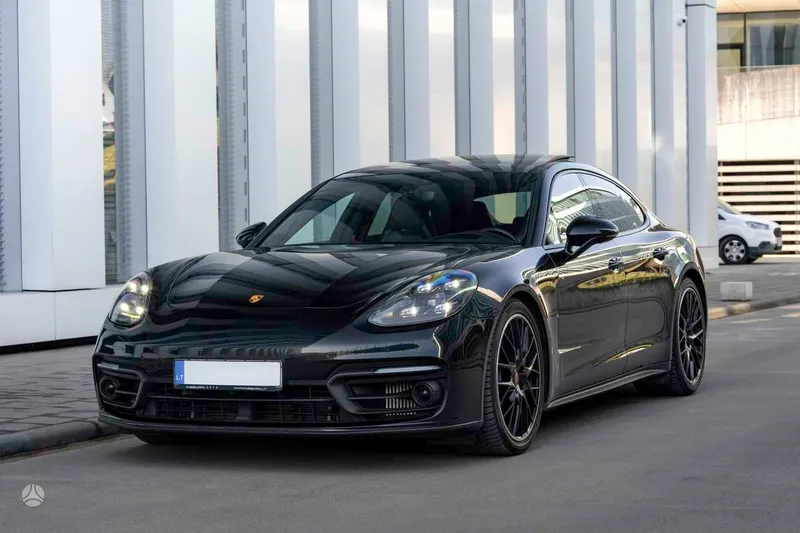 Porsche Panamera - 1