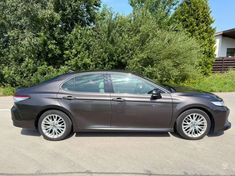 Toyota Camry - 1