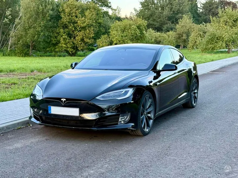 Tesla Model S - 1