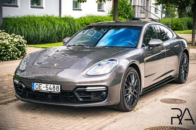 Porsche Panamera - 1
