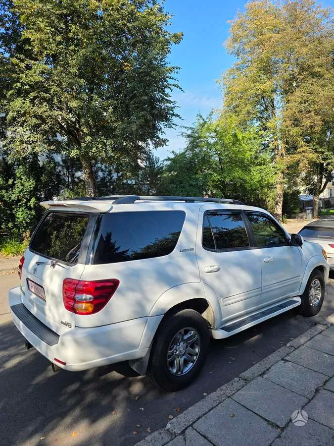 Toyota Sequoia - 1