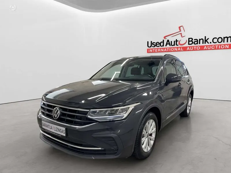 Volkswagen Tiguan - 1