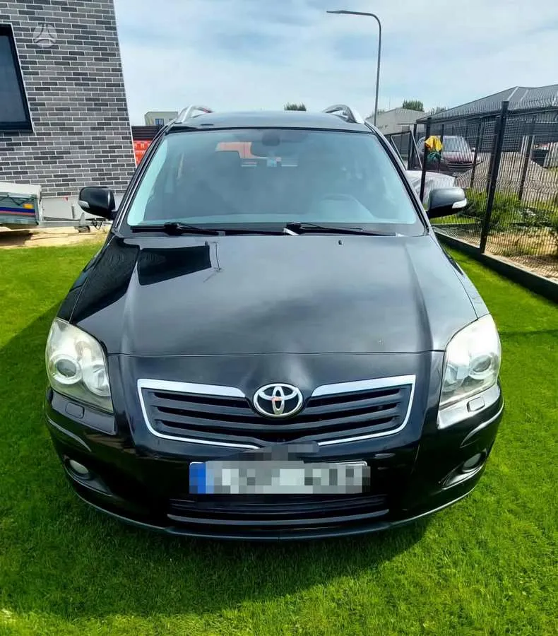 Toyota Avensis - 1