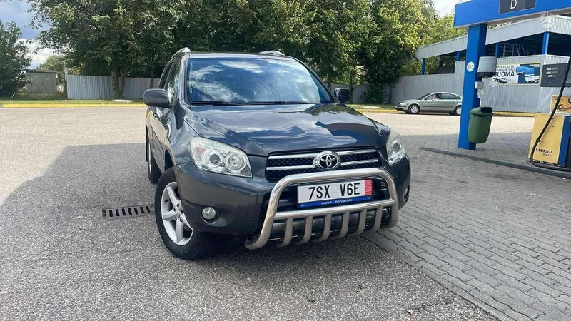 Toyota RAV4 - 1