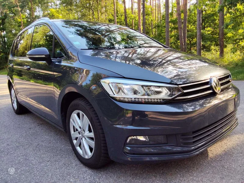 Volkswagen Touran - 1