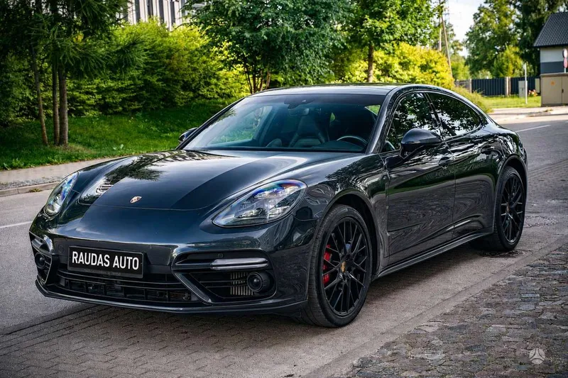 Porsche Panamera - 1