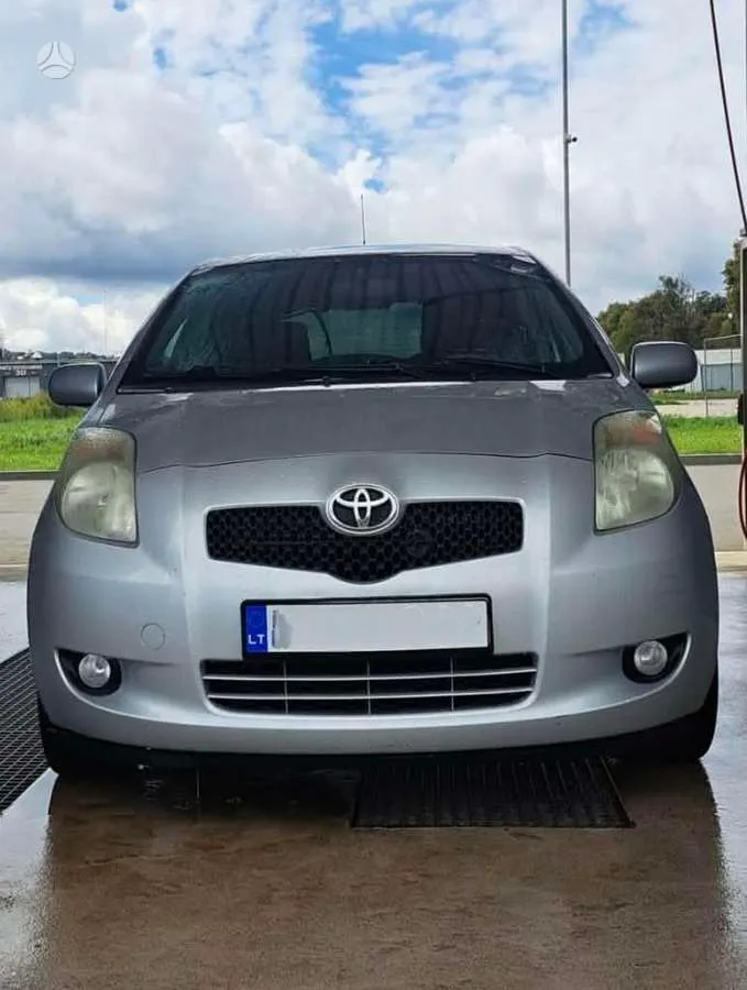 Toyota Yaris - 1