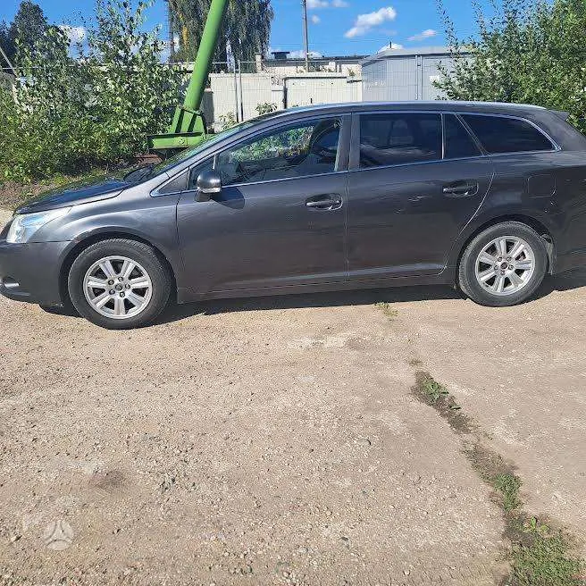 Toyota Avensis - 1