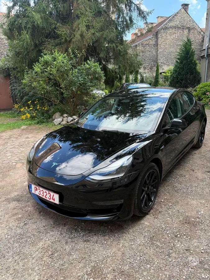 Tesla Model 3 - 1