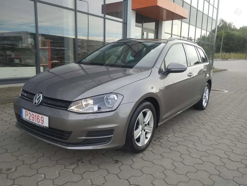 Volkswagen Golf - 1