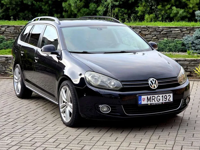 Volkswagen Golf - 1