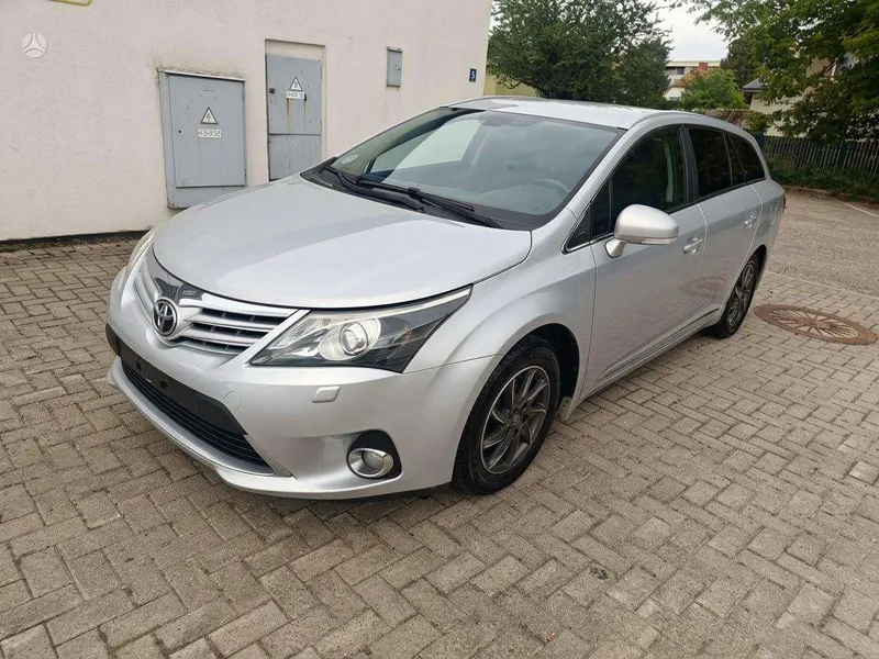 Toyota Avensis - 1