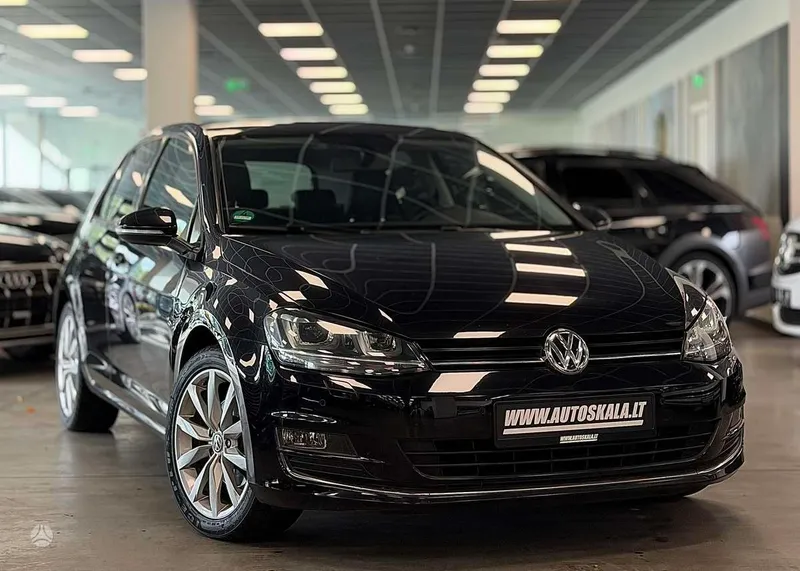 Volkswagen Golf - 1