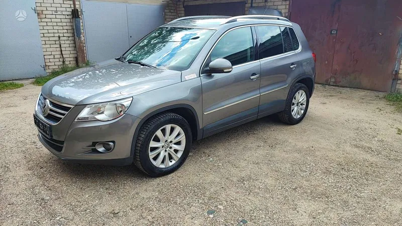 Volkswagen Tiguan - 1