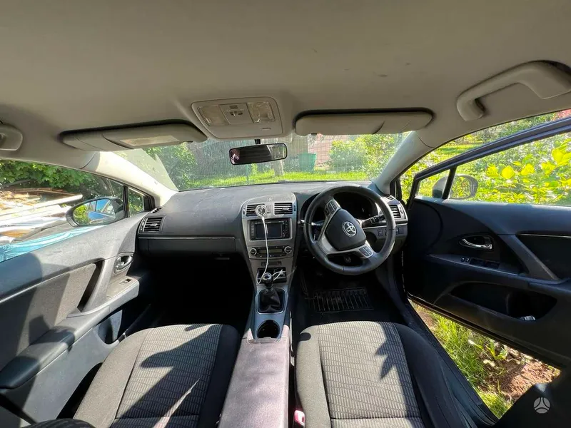 Toyota Avensis - 1