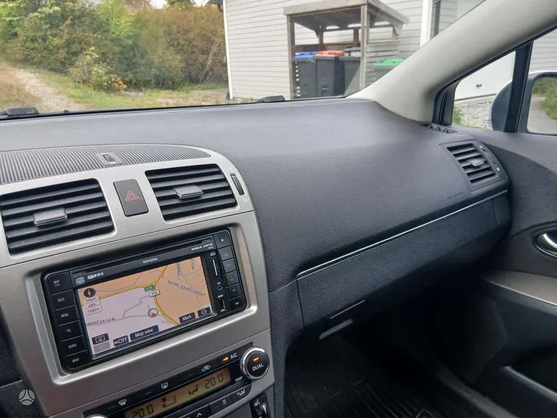 Toyota Avensis - 1