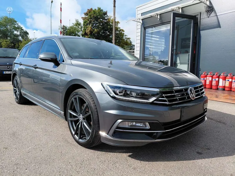 Volkswagen Passat - 1