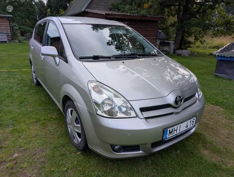 Toyota Corolla Verso - 1