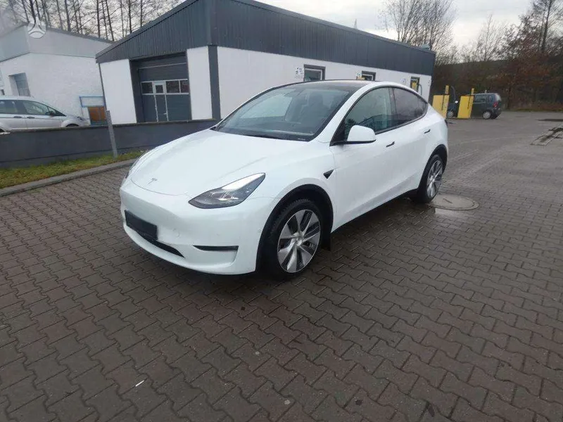 Tesla Model Y - 1