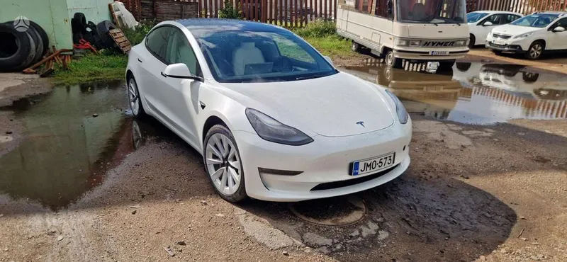 Tesla Model 3 - 1
