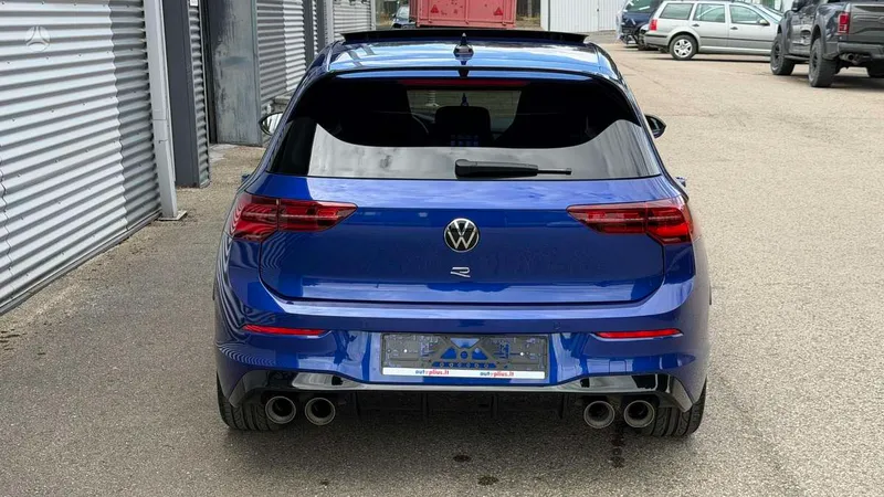 Volkswagen Golf - 1
