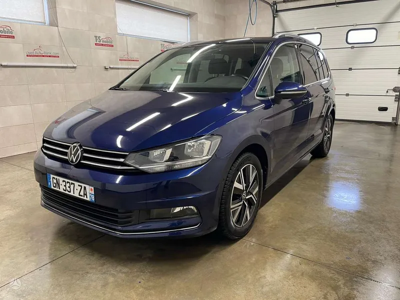 Volkswagen Touran - 1