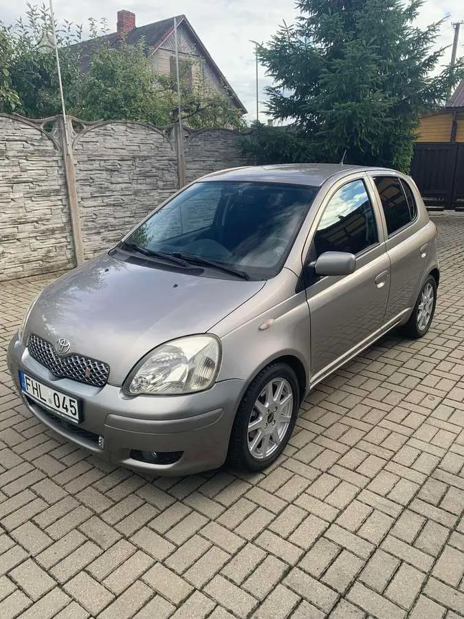 Toyota Yaris - 1