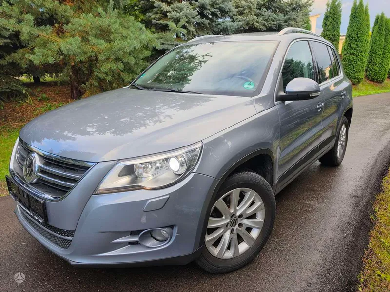 Volkswagen Tiguan - 1