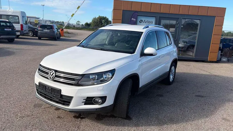 Volkswagen Tiguan - 1