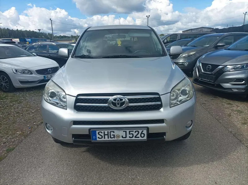 Toyota RAV4 - 1