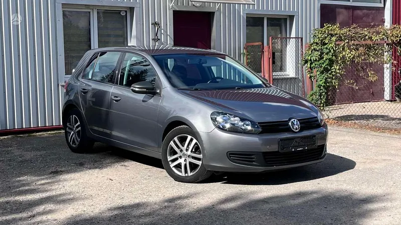 Volkswagen Golf - 1