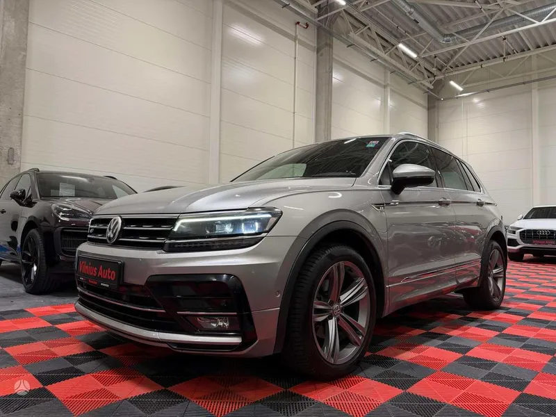 Volkswagen Tiguan - 1