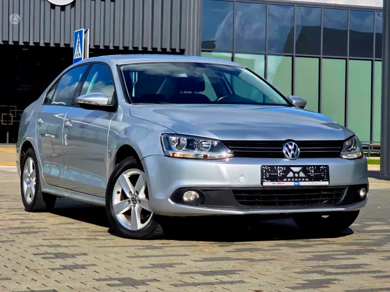 Volkswagen Jetta - 1