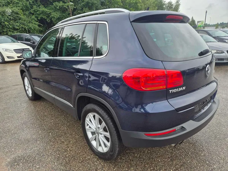 Volkswagen Tiguan - 1