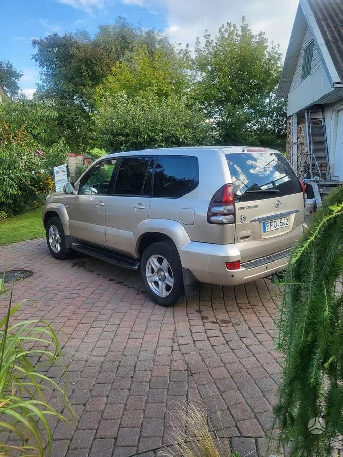 Toyota Land Cruiser - 1