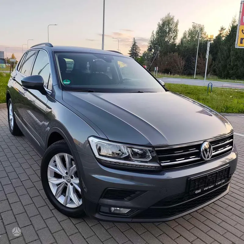 Volkswagen Tiguan - 1