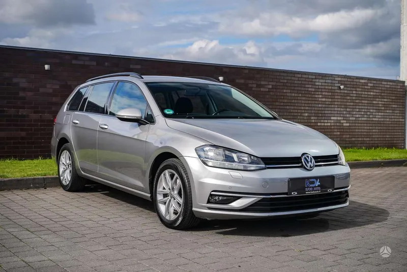 Volkswagen Golf - 1