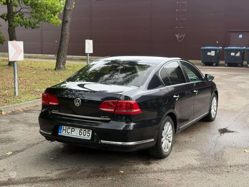 Volkswagen Passat - 1
