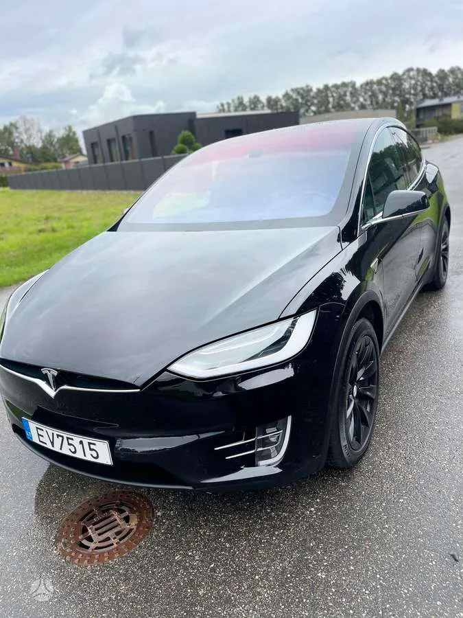 Tesla Model X - 1