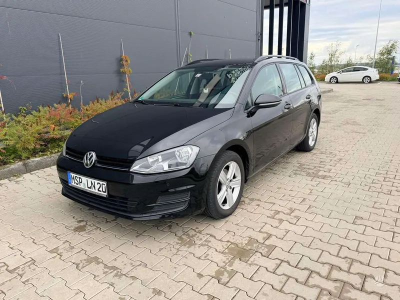 Volkswagen Golf - 1