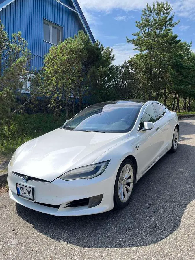Tesla Model S - 1