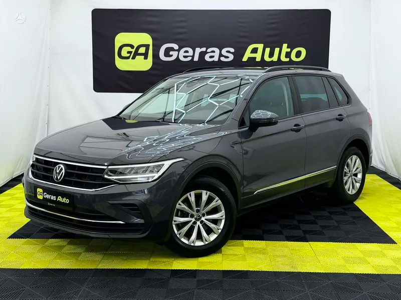 Volkswagen Tiguan - 1
