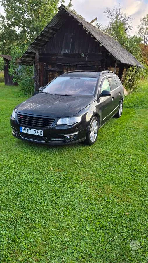 Volkswagen Passat - 1