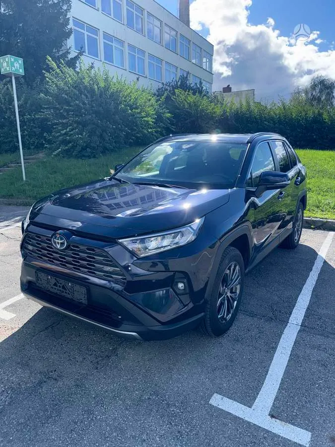 Toyota RAV4 - 1