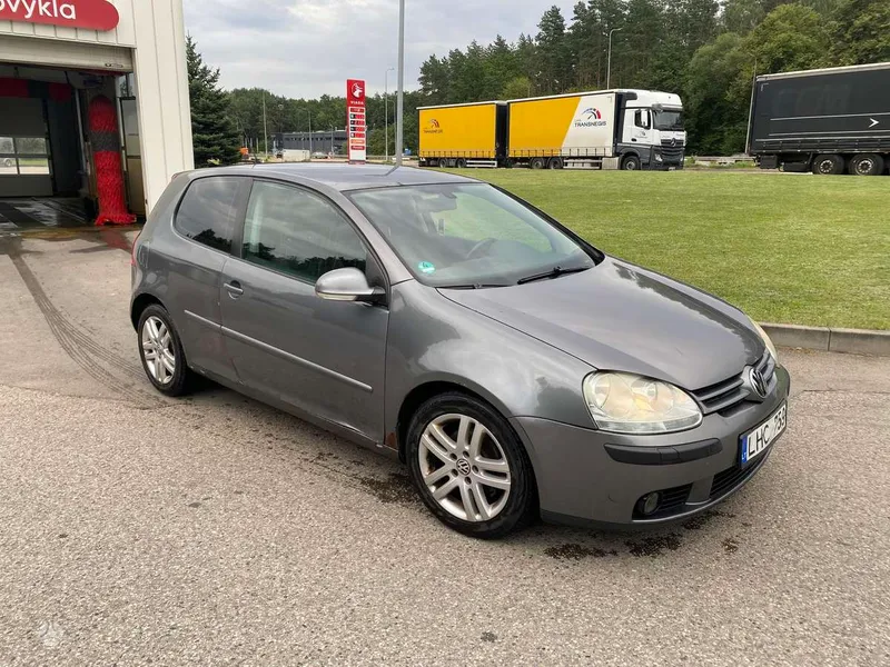 Volkswagen Golf - 1