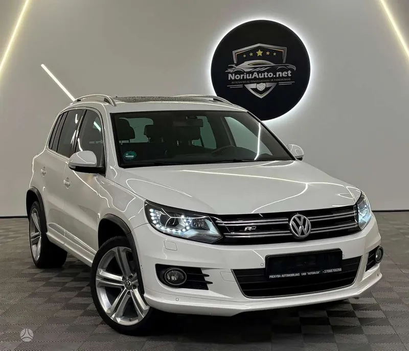 Volkswagen Tiguan - 1
