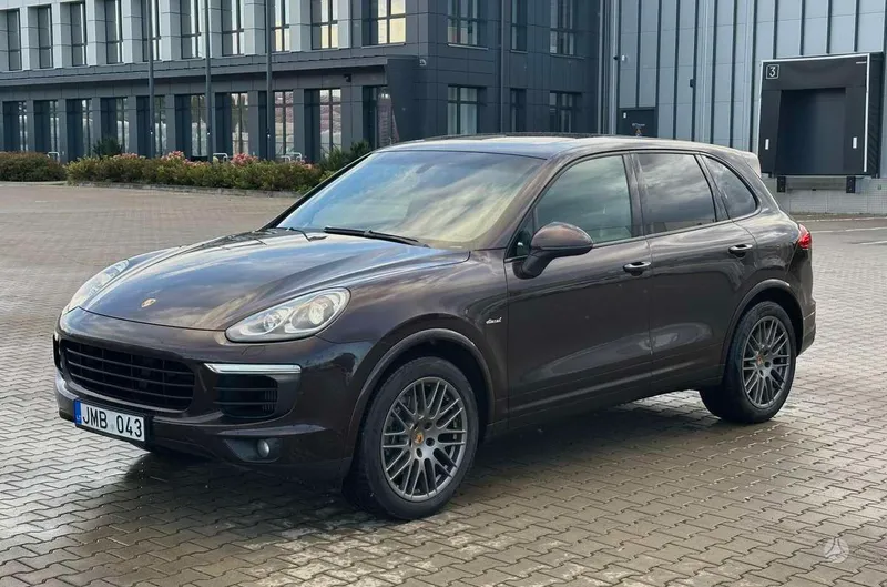 Porsche Cayenne - 1